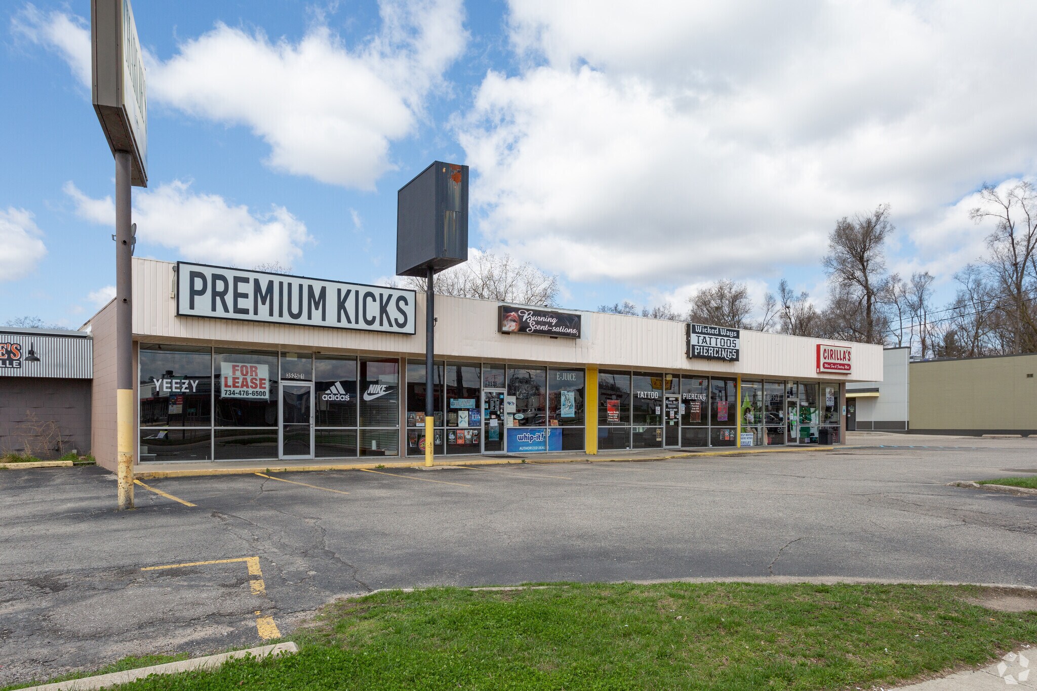 3525 Plainfield Ave NE, Grand Rapids, MI for sale Primary Photo- Image 1 of 1