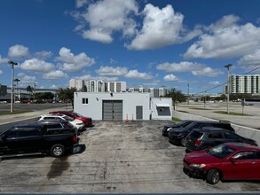 3665 NW 33rd St, Miami, FL for lease Building Photo- Image 2 of 3