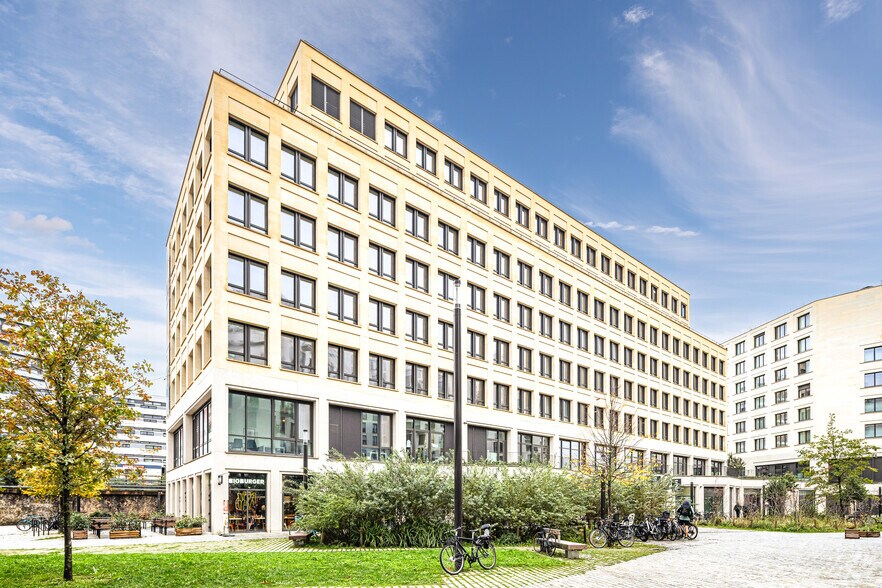 25 Allée Rose Dieng-Kuntz, Paris for lease - Primary Photo - Image 1 of 44