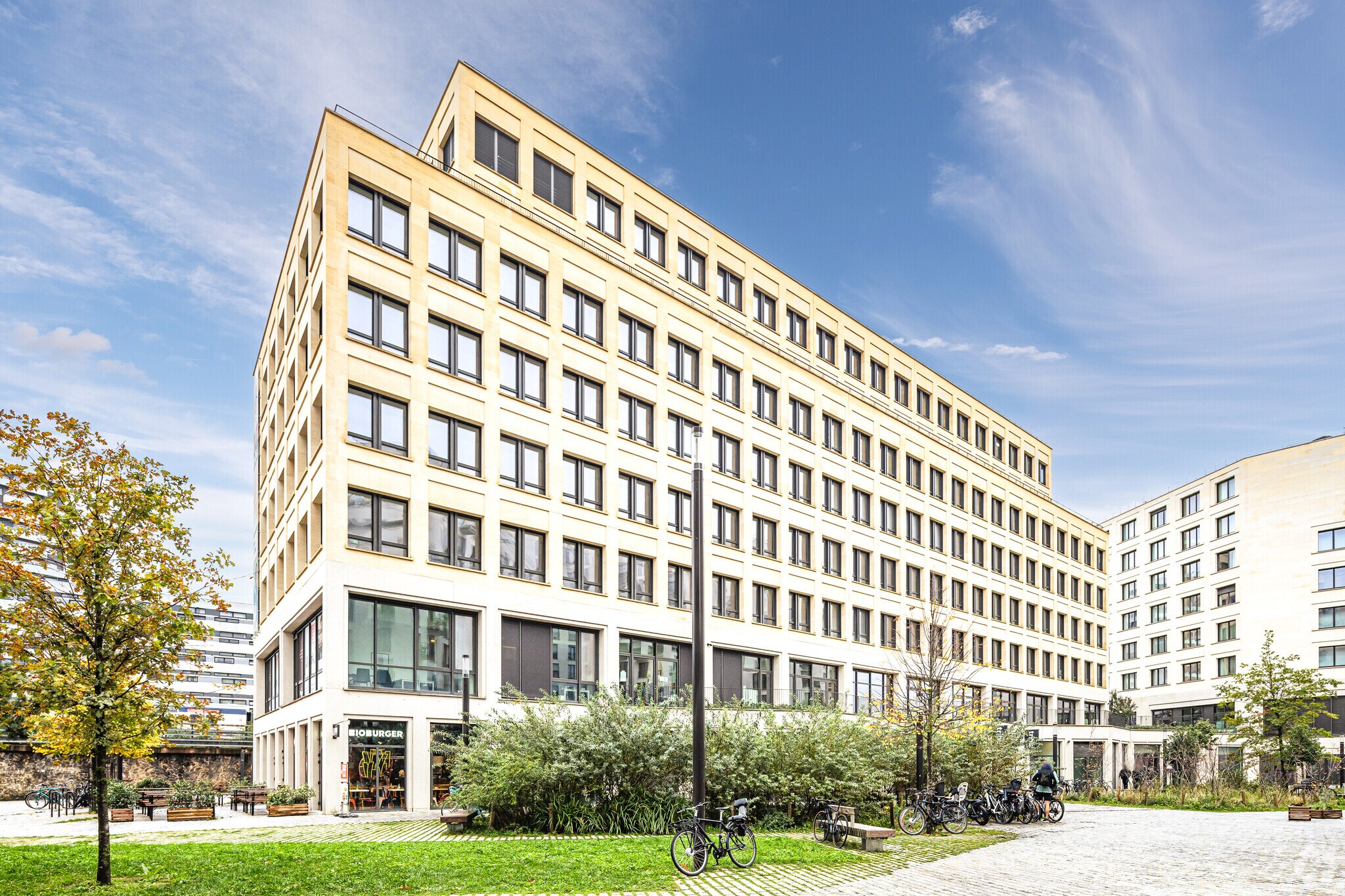 25 Allée Rose Dieng-Kuntz, Paris for lease Primary Photo- Image 1 of 45