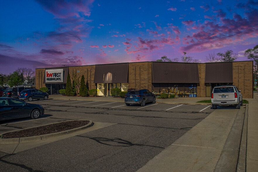 102-132 N Leroy St, Fenton, MI for lease - Building Photo - Image 3 of 4