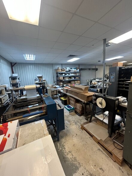 205 N Mantor Ave, Titusville, FL for sale - Interior Photo - Image 2 of 11