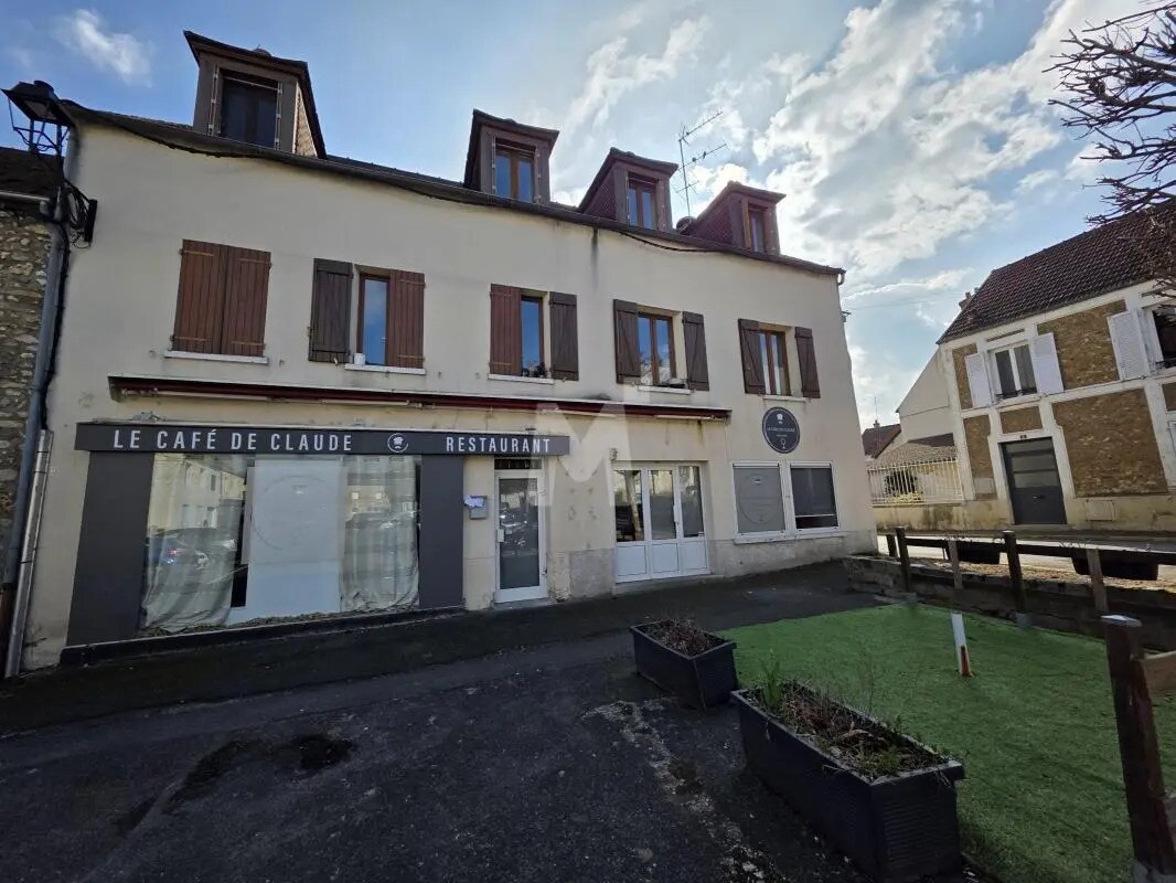 Retail in Vert-le-Petit for lease Building Photo- Image 1 of 10