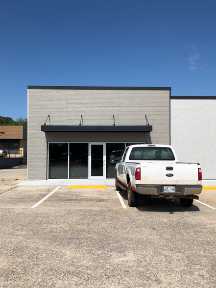 217-223 S Coltrane Rd, Edmond, OK for lease - Building Photo - Image 1 of 13