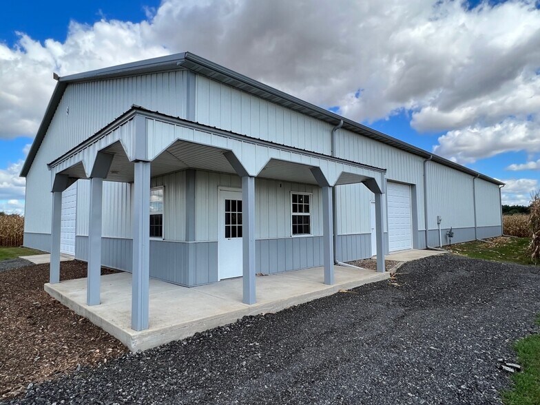 329 E Division Rd, Valparaiso, IN 46383