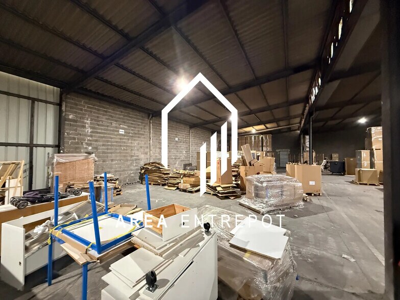 Industrial in Vitrolles for lease - Interior Photo - Image 1 of 6