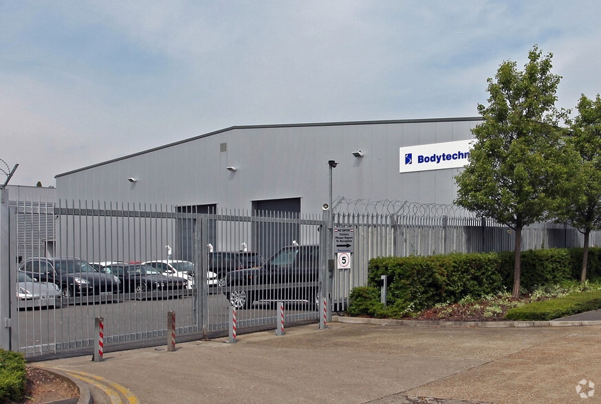 381 Sykes Rd, Slough for lease - Building Photo - Image 2 of 8