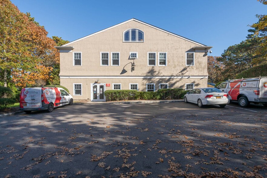 2036 County Road 39, Southampton, NY for lease - Building Photo - Image 2 of 13