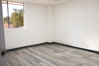 23928 Lyons Ave, Santa Clarita, CA for lease Interior Photo- Image 2 of 5