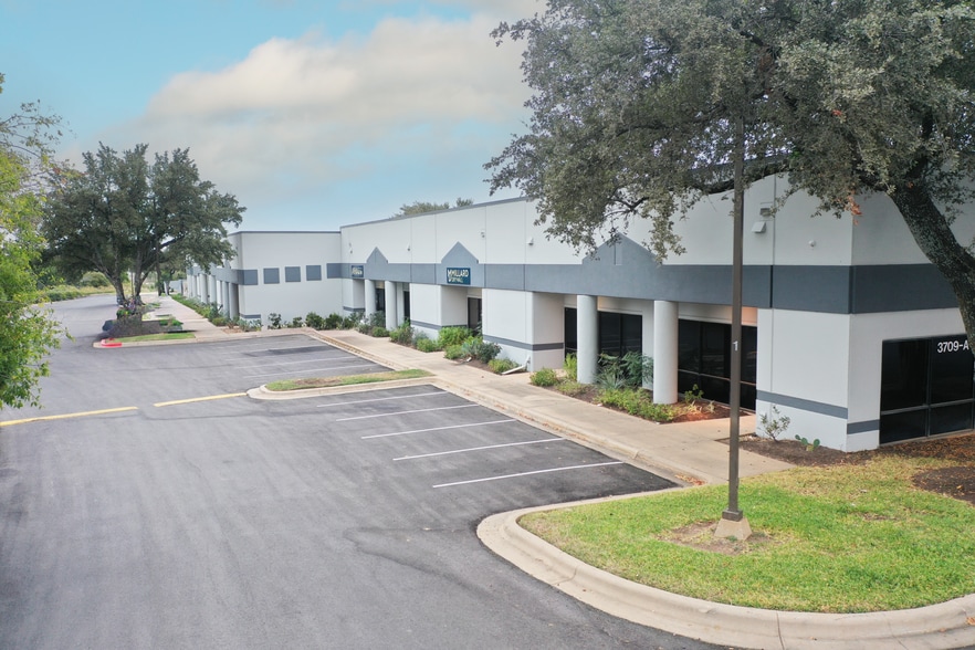 3709 Promontory Point Dr, Austin, TX for lease - Building Photo - Image 3 of 6