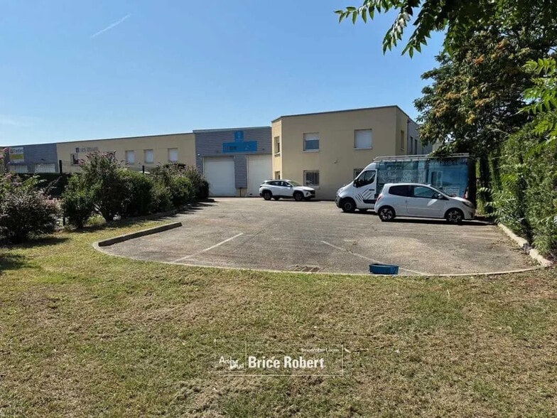 Flex in Vénissieux for lease - Building Photo - Image 1 of 5