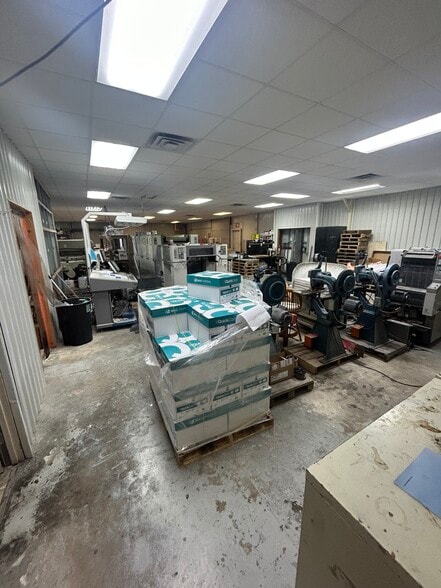 205 N Mantor Ave, Titusville, FL for sale - Interior Photo - Image 3 of 11