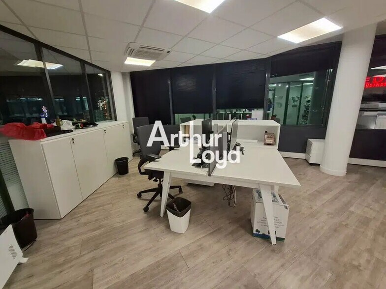 Office in Nice for lease - Interior Photo - Image 3 of 12