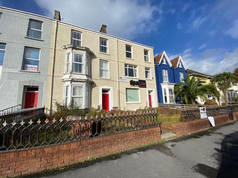 10-12 Queen Victoria Rd, Llanelli for sale - Primary Photo - Image 1 of 1