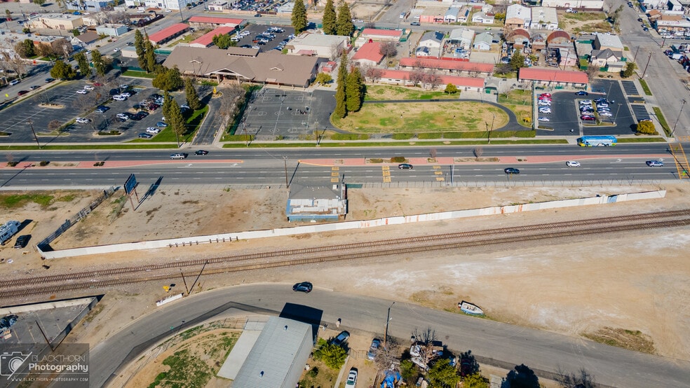 401 E Truxtun Ave, Bakersfield, CA for sale - Building Photo - Image 2 of 5