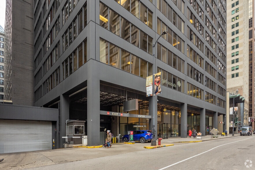 20 S Clark St, Chicago, IL for lease - Building Photo - Image 2 of 8