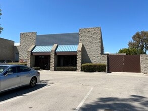 32 N Wood Rd, Camarillo, CA for lease Building Photo- Image 2 of 3