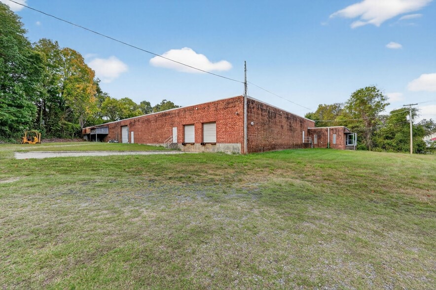 2429 Ashford Cir, High Point, NC for lease - Building Photo - Image 1 of 6