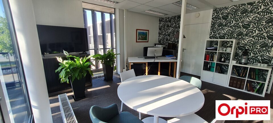 Office in Trégueux for lease - Interior Photo - Image 2 of 4