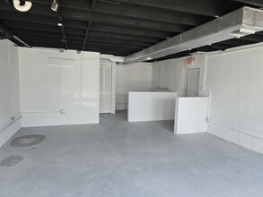 137 SE 1st Ave, Dania Beach, FL for lease Interior Photo- Image 2 of 6