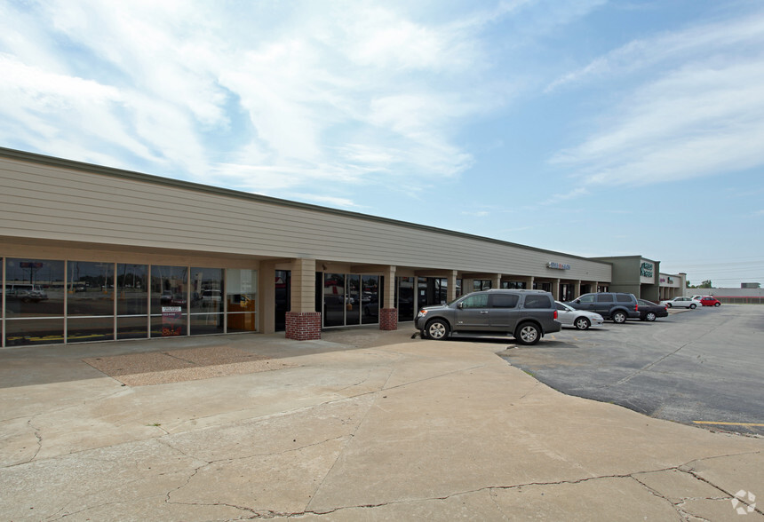 3301-3315 S Elm Pl, Broken Arrow, OK for lease - Building Photo - Image 3 of 14