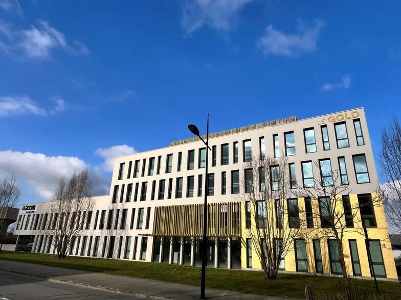 Office in Pacé for lease - Building Photo - Image 2 of 11