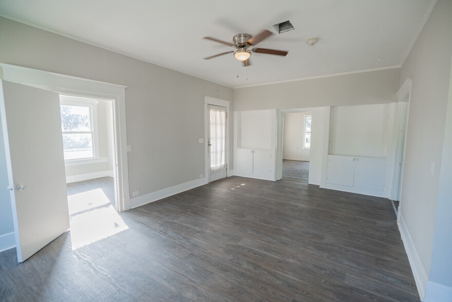 1119 Smith St, Waller, TX for lease - Building Photo - Image 2 of 14