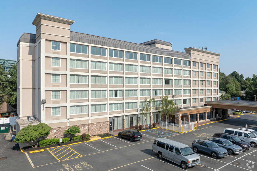 2339 State Rt 4, Fort Lee, NJ for sale - Primary Photo - Image 1 of 1