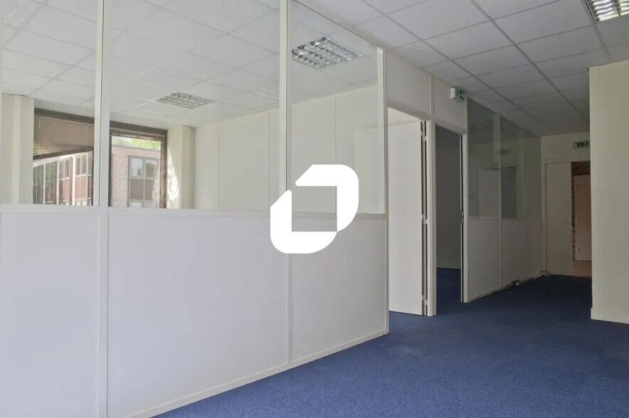Office in Croissy-Beaubourg for lease - Interior Photo - Image 3 of 6