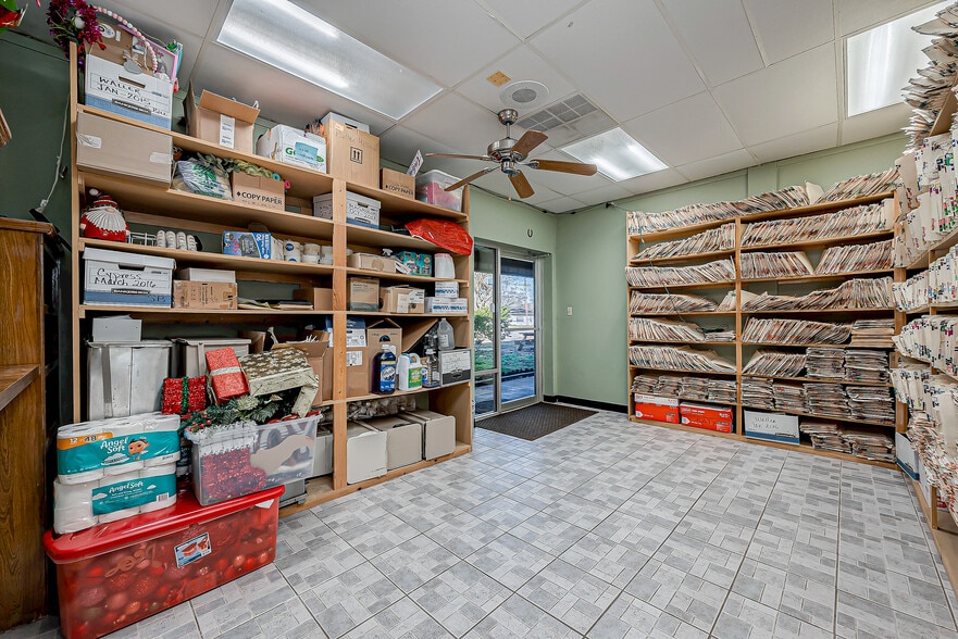 1223 Farr St, Waller, TX for lease - Interior Photo - Image 2 of 7