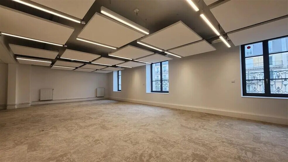 Office in Paris for lease - Building Photo - Image 3 of 8