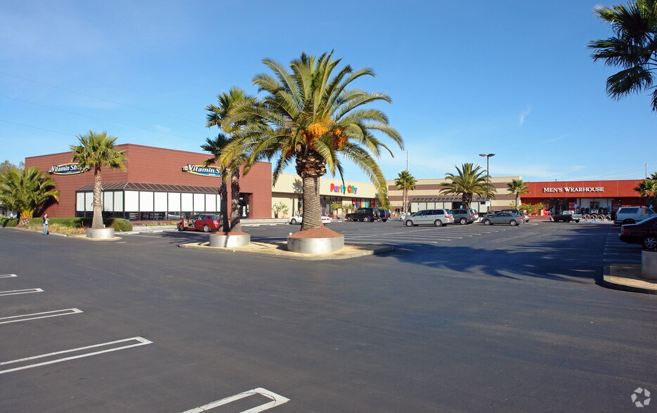2020-2062 Redwood Hwy, Greenbrae, CA for lease - Primary Photo - Image 1 of 3