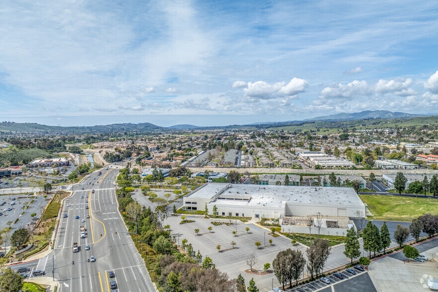 200 Science Dr, Moorpark, CA for lease - Building Photo - Image 2 of 12
