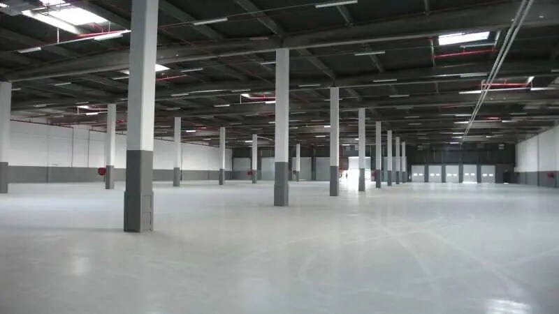 Industrial in Les Ulis for lease Building Photo- Image 1 of 1