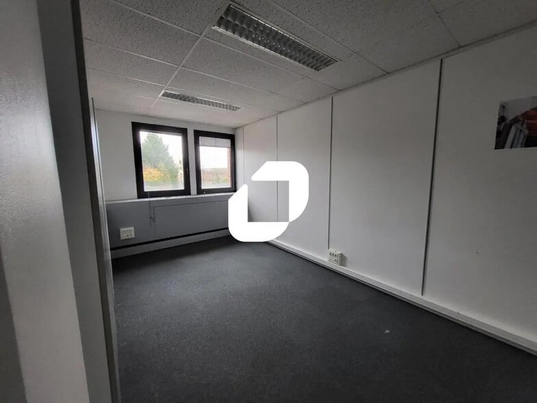 Place De La République, Croix for sale - Building Photo - Image 3 of 7