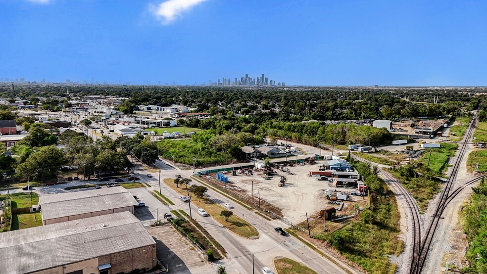 7510 Lawndale St, Houston, TX for lease - Building Photo - Image 3 of 61