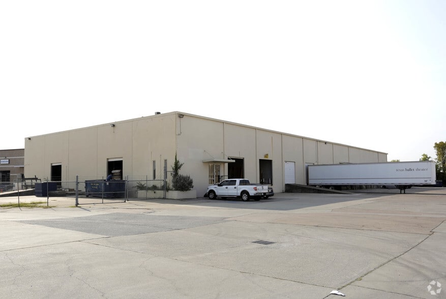 2355 Pecan Ct, Haltom City, TX for lease - Primary Photo - Image 2 of 34