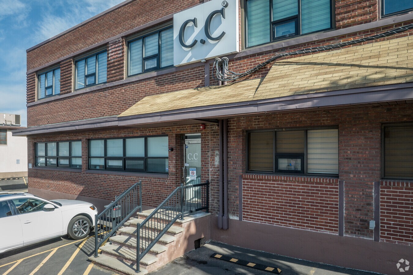 1061 Slocum Ave, Ridgefield, NJ 07657