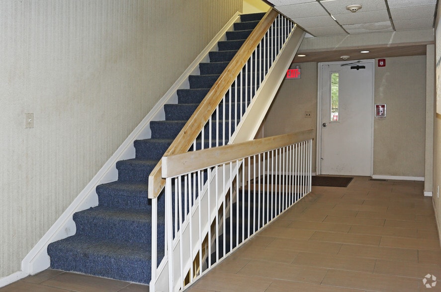 354 Veterans Memorial Hwy, Commack, NY for sale - Interior Photo - Image 2 of 7