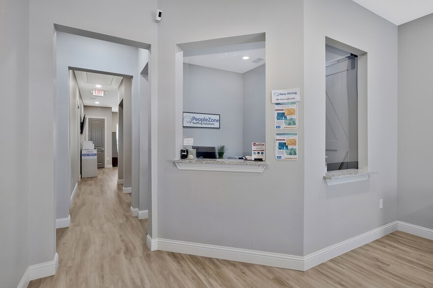 7720 Rufe Snow Dr, Fort Worth, TX for sale - Interior Photo - Image 3 of 4