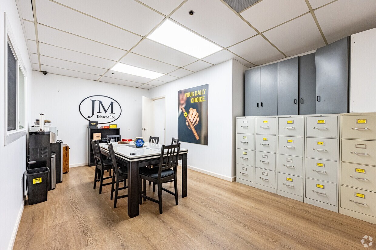 3014-3018 N Coolidge Ave, Los Angeles, CA for lease Interior Photo- Image 1 of 7