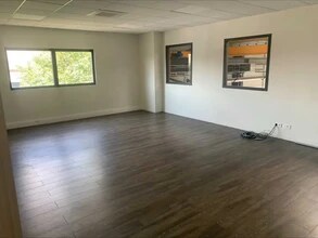 8-10 Rue Jacquard, Chassieu for lease Interior Photo- Image 1 of 6