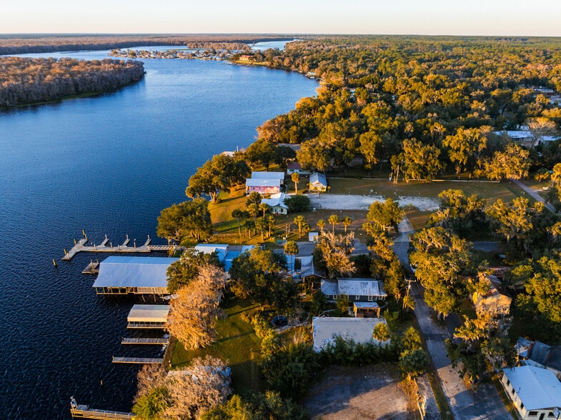 603 Front St, Welaka, FL 32193 Versatile Waterfront Commercial