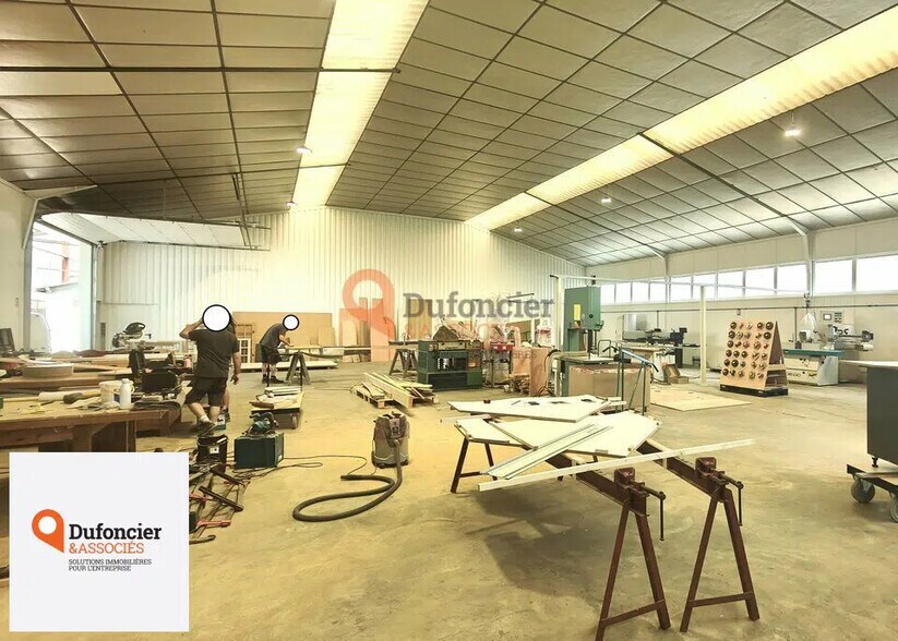 Flex in Poitiers for lease - Interior Photo - Image 1 of 4