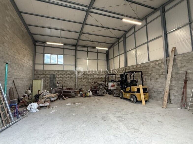 Flex in Courtry for lease - Building Photo - Image 1 of 6