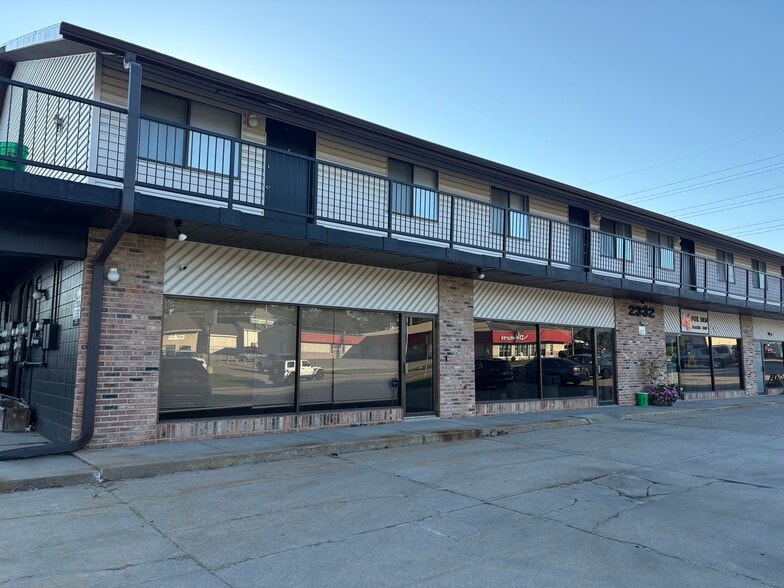 2332 N Cotner Blvd, Lincoln, NE for lease - Building Photo - Image 2 of 6