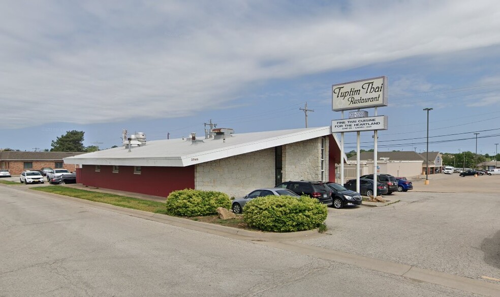 2949 S Kansas Ave, Topeka, KS for lease - Building Photo - Image 1 of 9