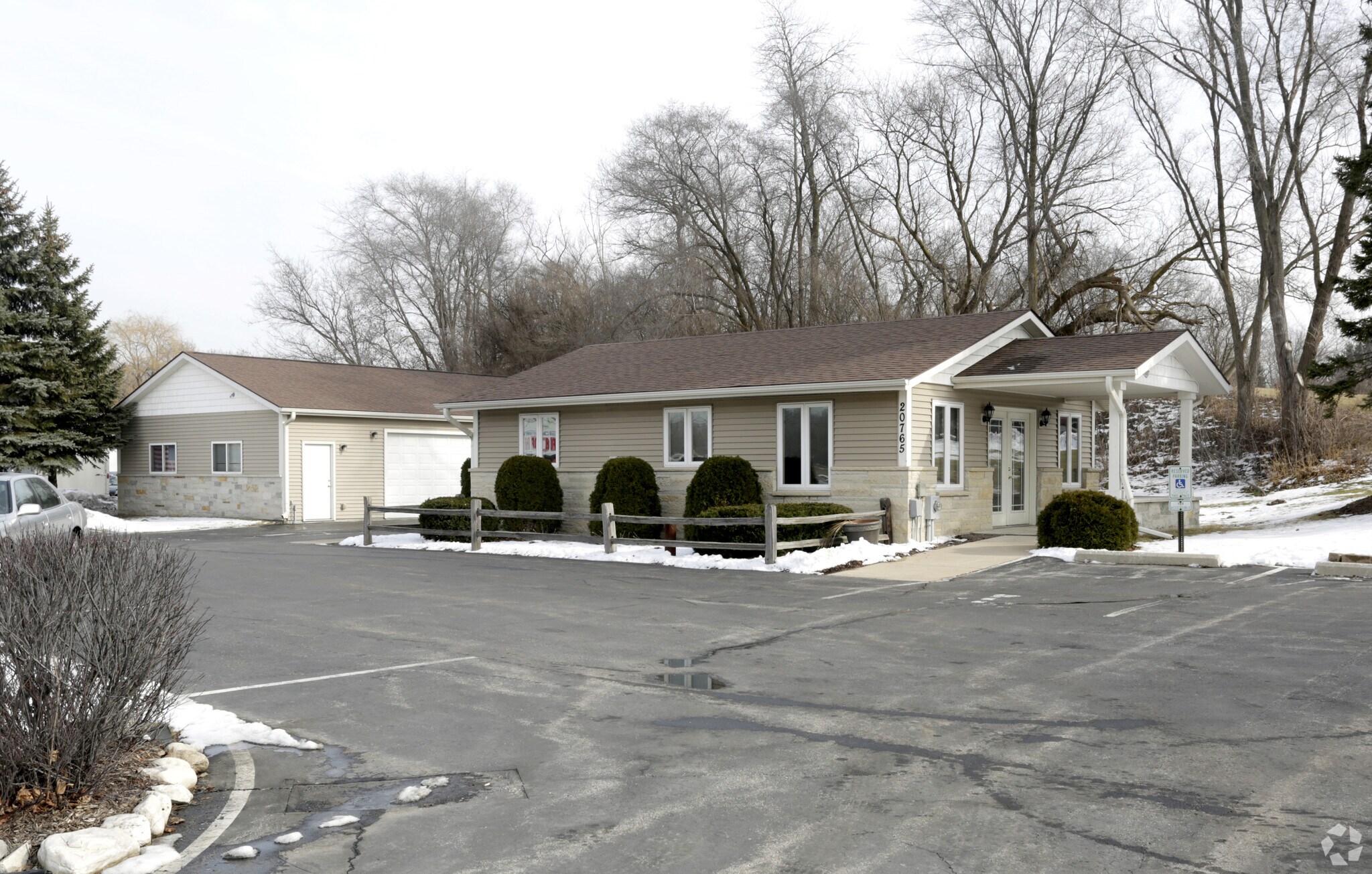 20765 W Main St, Lannon, WI for sale Primary Photo- Image 1 of 1