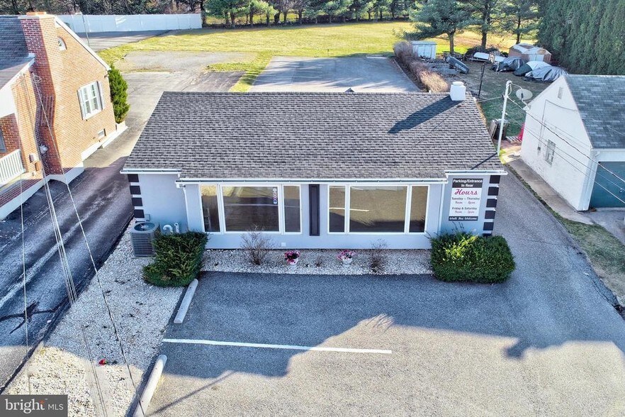 2076 Springwood Rd, York, PA 17403