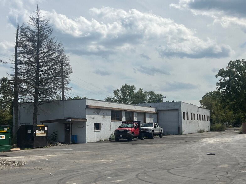 30401 Ecorse Rd, Romulus, MI for lease - Building Photo - Image 1 of 2